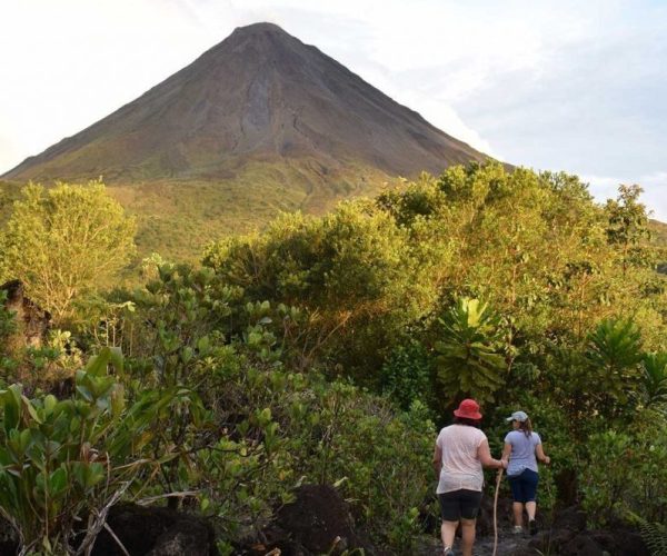 Hiking Arenal volcano Costa Rica