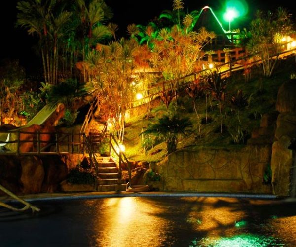 los lagos arenal night